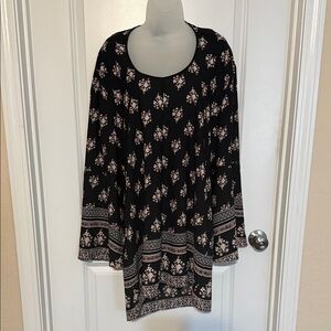 Xhilaration Black and Cream Floral Tunic